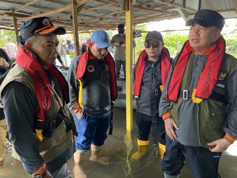 Gubernur Kalsel H. Muhidin Tegaskan Bantu Masyarakat Terdampak Banjir