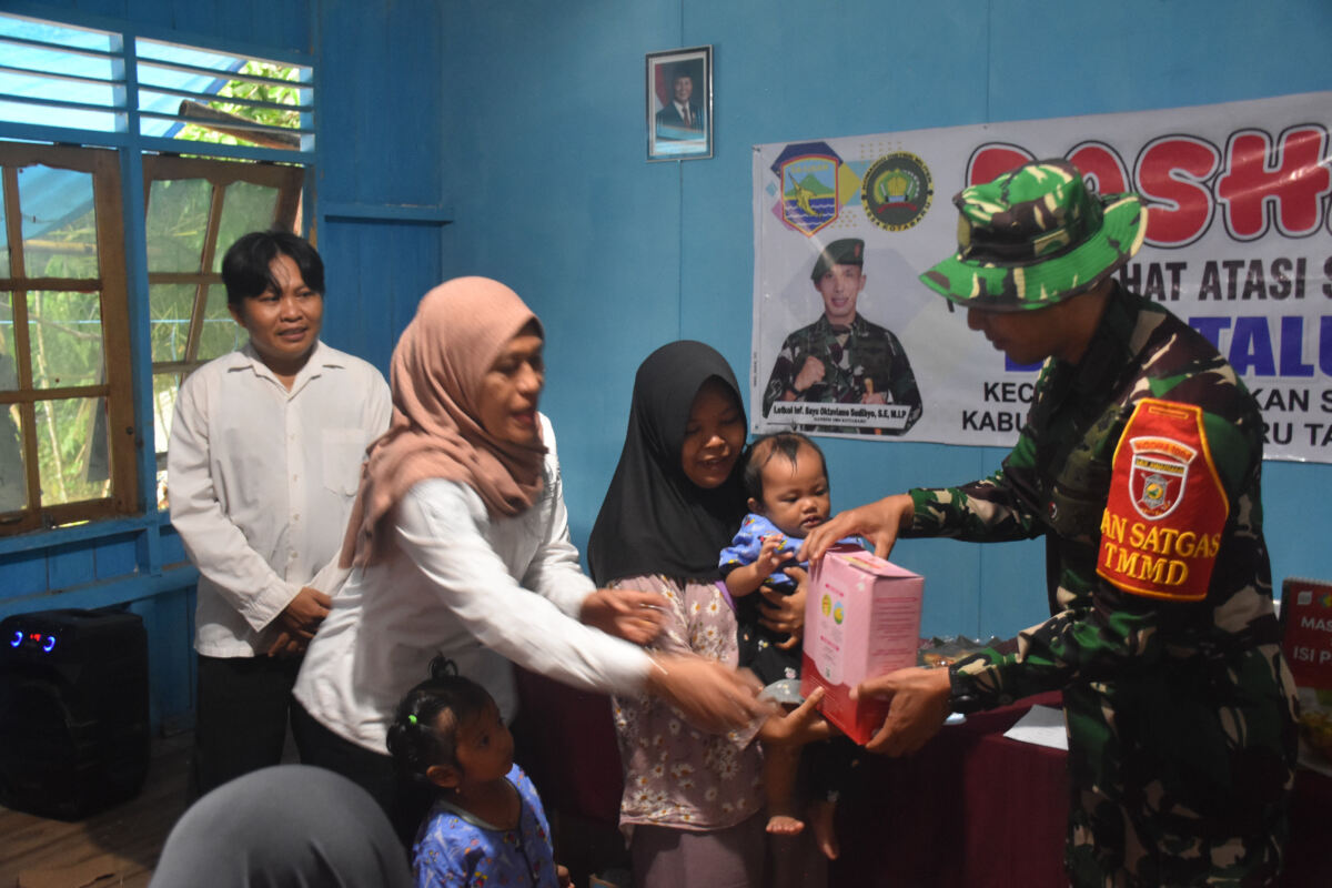 TMMD Ke-123 Berikan Makanan Tambahan untuk Cegah Stunting di Desa Talusi