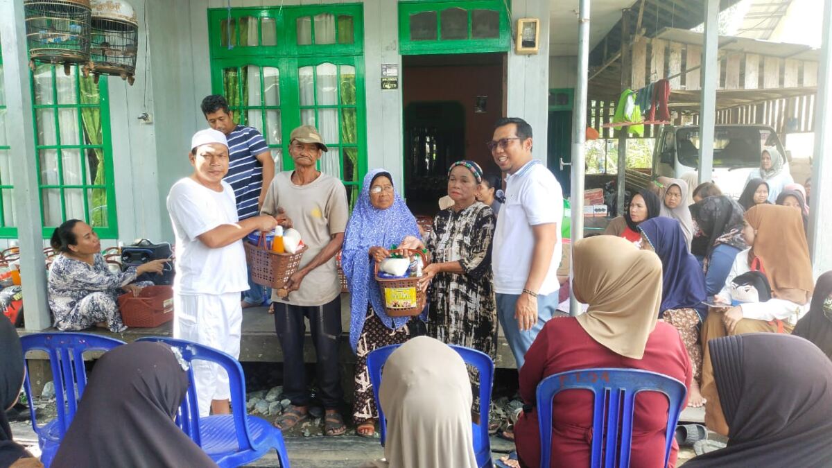 Syaharani Safari Ramadan di Desa Tarjun, Bagikan Paket Lebaran untuk Warga Kurang Mampu
