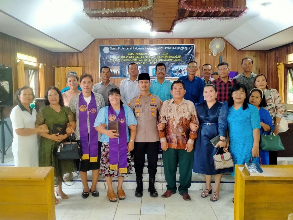 Polsek Kelumpang Tengah Gelar “Minggu Kasih” Bersama Jemaat Gereja GPIB SOLA GRATIA