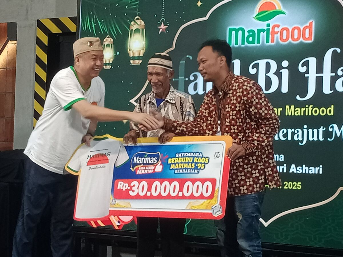 Harjanto Serahkan 30 Juta Kepada Warga Pekalongan Penemu Kaos Marimas 1995