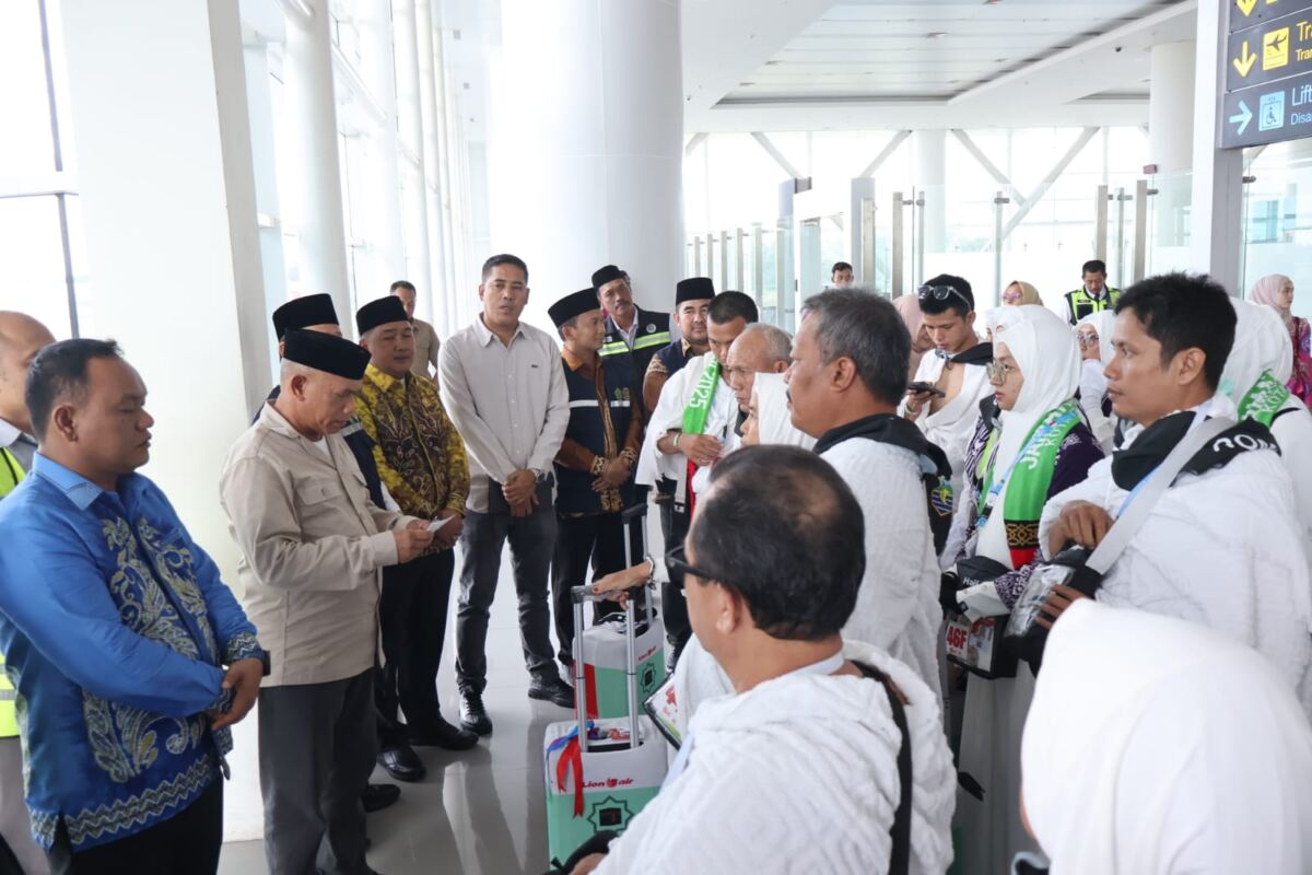 Bupati H. Muhammad Rusli Lepas 178 Jamaah Calon Haji; Jaga Nama Baik Daerah dan Banua