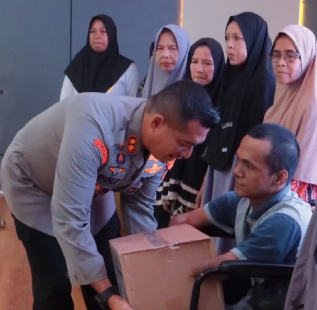 Polres Kotabaru Bagikan 1500 Paket Sembako Sambut Hari Bhayangkara ke-79