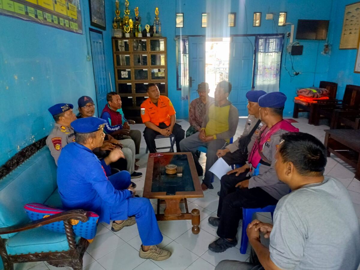 Nasib Naas Kembali di alami Nelayan Desa Blimbing Paciran lamongan, Mengalami Laka laut di 8 mil utara Desa Paciran,