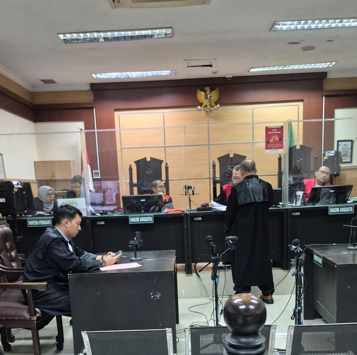 Kurang Faham Ber-acara, Jaksa Junior Kikuk Menghadapi Pengacara Senior