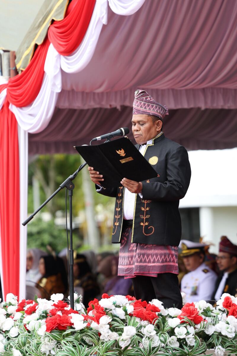 Wakil Ketua I DPRD Tanah Bumbu Bacakan UUD 1945 pada Peringatan Hari Pahlawan ke-80