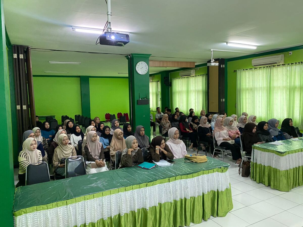 FEB UNISLA GELAR RANGKAIAN PELATIHAN PENYUSUNAN SKRIPSI DAN ANALISIS DATA UNTUK PERCEPATAN KELULUSAN MAHASISWA