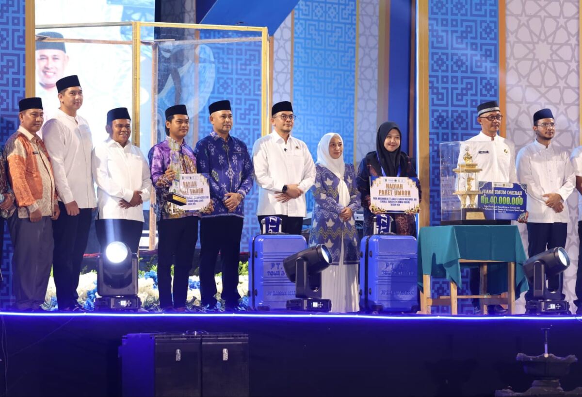 Wakil Ketua DPRD Tanah Bumbu Hadiri Penutupan MTQ Ke-21 dan Bacakan Undian Umrah