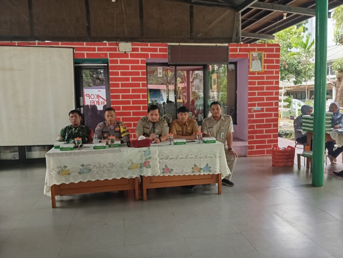 Kelurahan Petojo Utara Mantapkan Koordinasi Jelang Nataru 2026 dengan Tiga Pilar, Bhabinkamtibmas Ajak Warga Perkuat Solidaritas