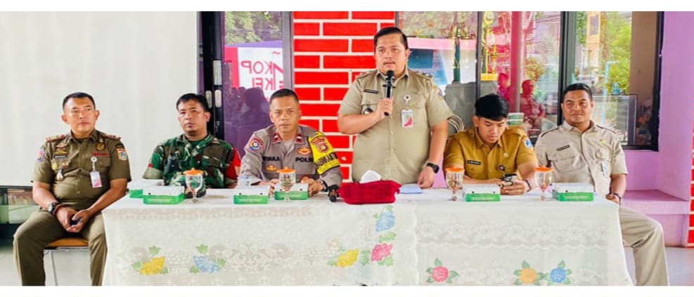 Kelurahan Petojo Utara Kecamatan Gambir Jakarta Pusat Beri Surat Himbauan Tertulis RT / RW Antipasi Gangguan Kamtibmas Nataru 2025-2026