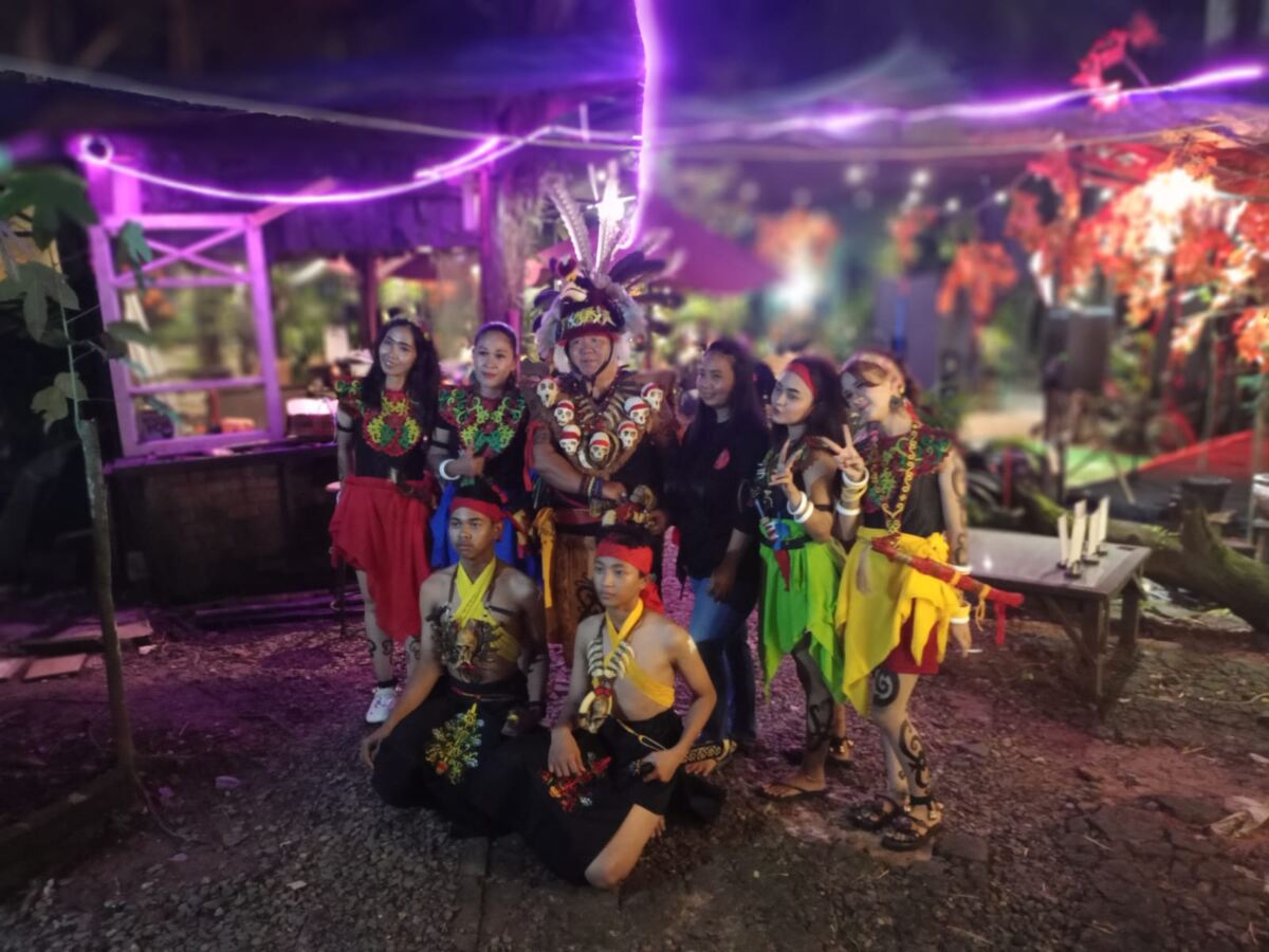 Aksi Magis Tari Perang “Bledang” Pukau HUT ke-6 Hodenk Borneo Motor Club di Balikpapan