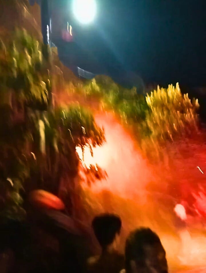 Akses Sempit dan Kerumunan Warga Hambat Pemadaman Kebakaran di Gunung Bugis