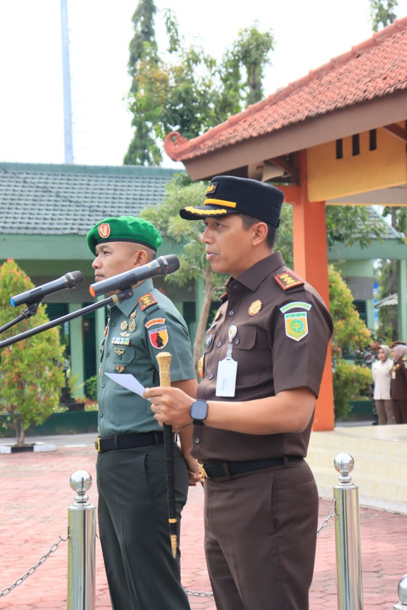 Kejaksaan Negeri (Kejari) dan Komando Distrik Militer (Kodim) 0812/Lamongan Tanda tangani Perjanjian Kerja Sama (PKS) terkait Sinergi dan Koordinasi Pelaksanaan Tugas dan Fungsi