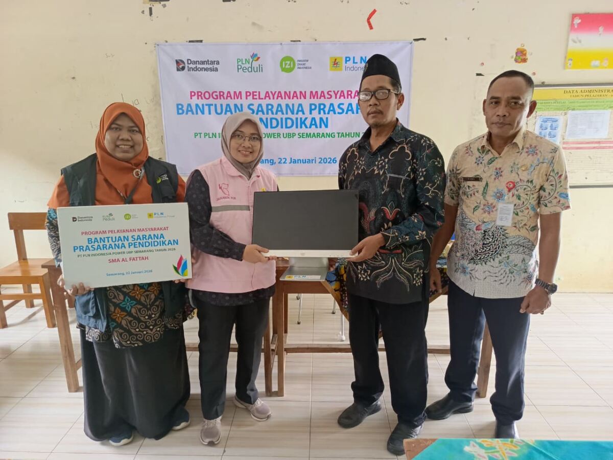 Dukung Penunjang Belajar Siswa, IZI Jateng dan PT PLN Indonesia Power UBP Semarang Salurkan Bantuan Sarpras Pendidikan di Wilayah Ring 1