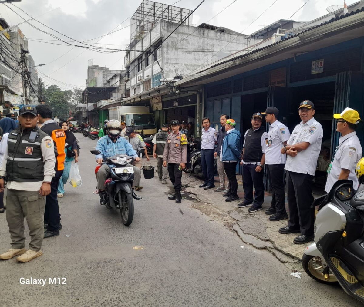 Camat Gambir Jakarta Pusat, Pimpin Langsung Penertiban Pasar Tradisional Jalan Sadar 4