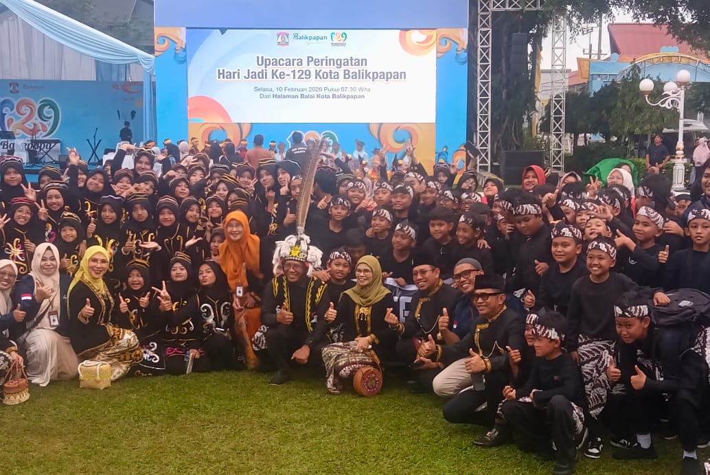 Harmoni Budaya HUT ke-129 Balikpapan: Dari Tari Kolosal hingga Denting Angklung Pelajar SCM