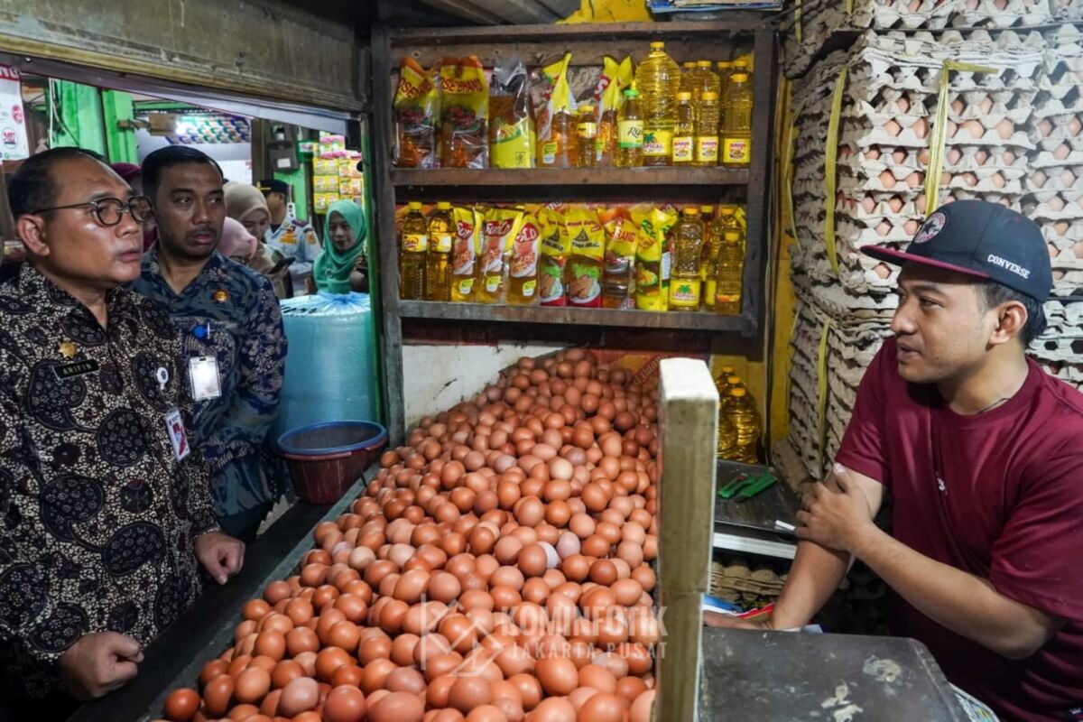 Walikota Jakpus Tinjau Harga Sembako di Pasar Jelang Imlek dan Puasa