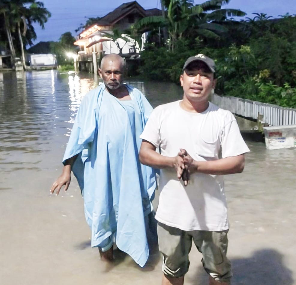Rumah dan Pelaku Usaha Tergenang, DPRD Tanah Bumbu Tinjau Banjir di KM 6 Sarigadung