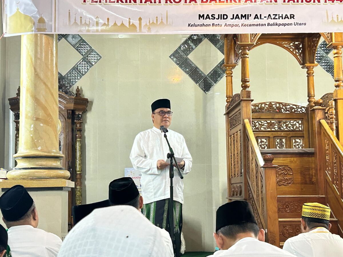 Safari Ramadhan Perdana di Masjid Jami Al-Azhar, Pemkot Balikpapan Serahkan Hibah Rp34 Juta