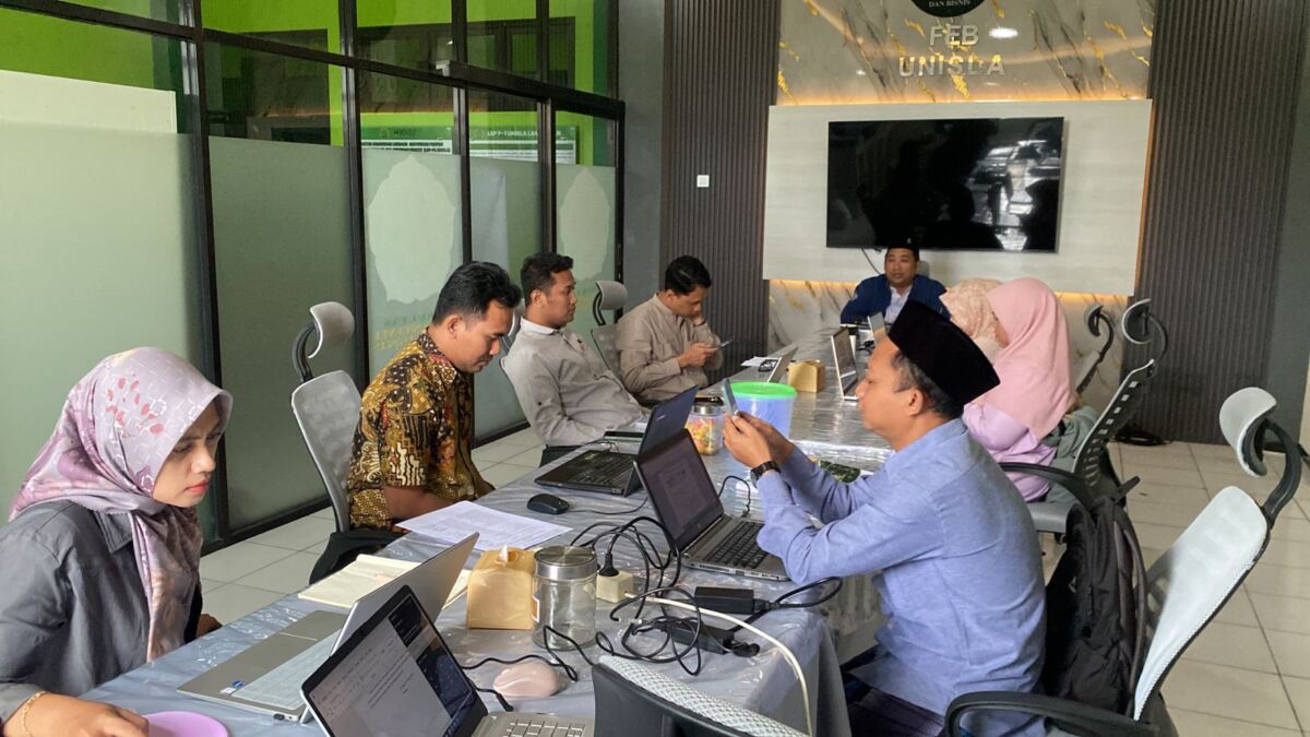 FEB UNISLA Perkuat Daya Saing Global melalui Pengembangan Kurikulum OBE pada Tiga Program Studi