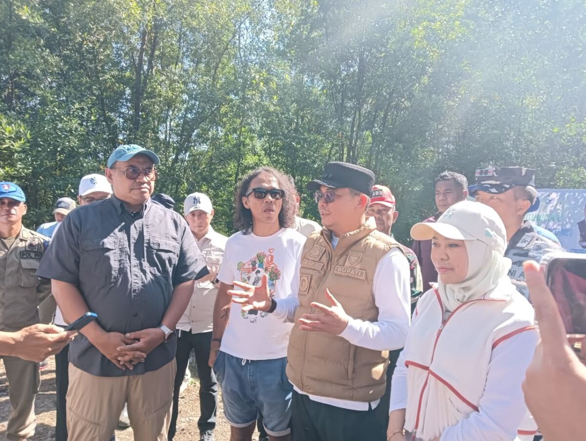 Bupati Tanah Bumbu Pimpin Penanaman 6.600 Mangrove dikawasan Muara Pagatan