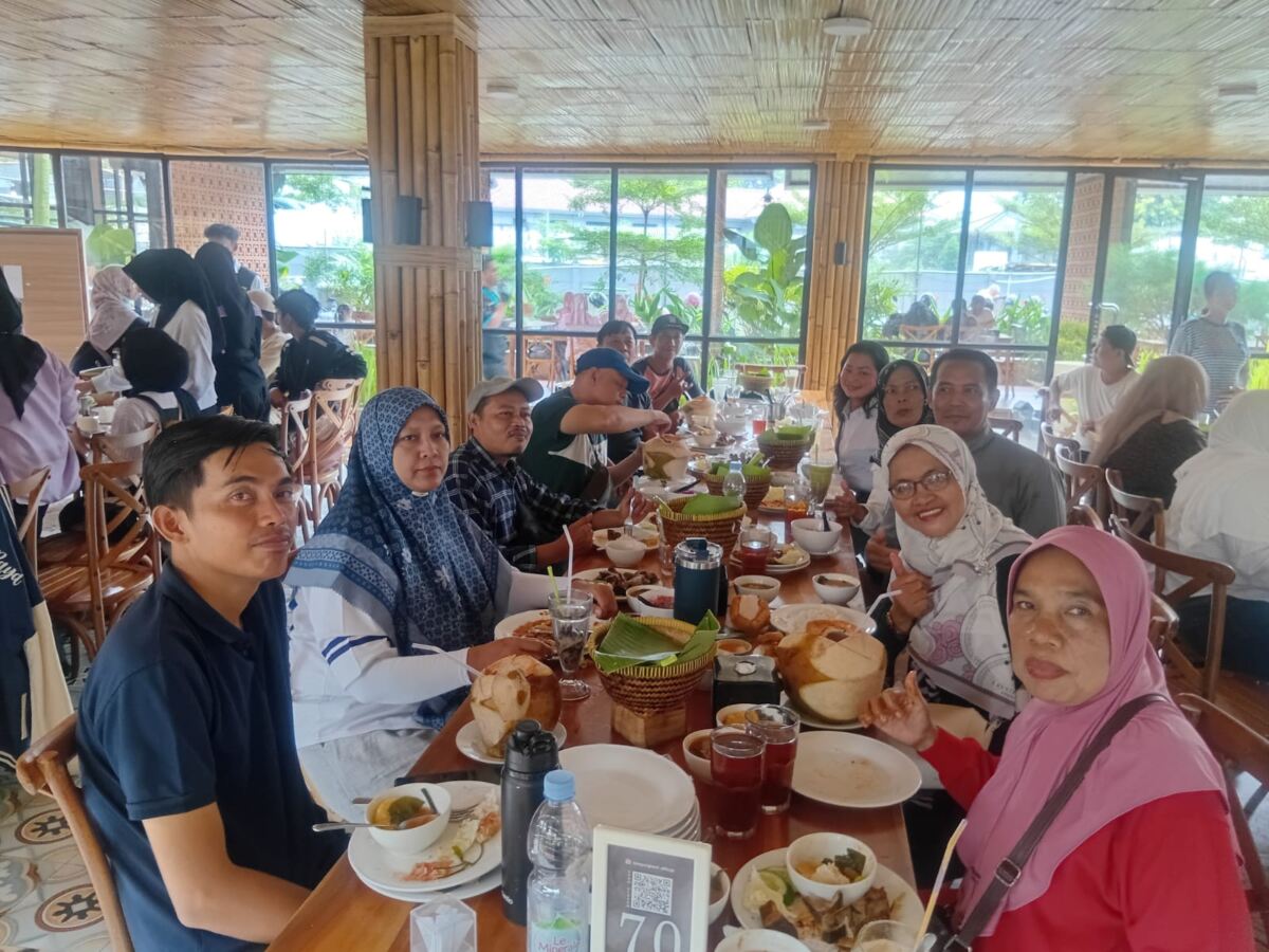 Kilau Kenangan halal Bihalal RW 02 Yang digelar Tempat Kampung Kecil  Perkuat Kebersamaan