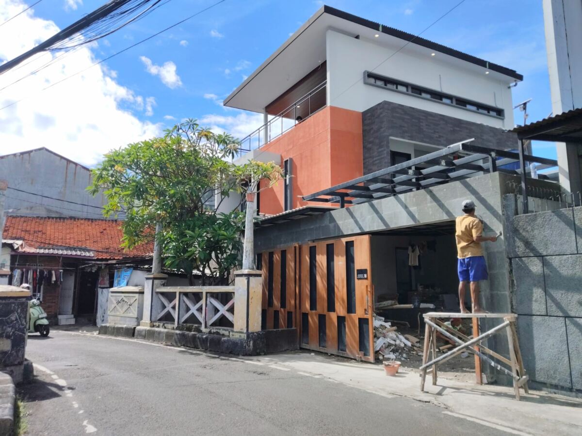 Pemkot Jaktim Diduga Biarkan Bangunan Berdiri di Atas Drainase, Warga Soroti Ketidaktegasan