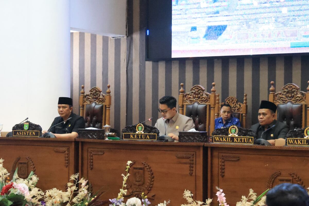 Melalui Rapat DPRD Tanah Bumbu, Pemkab Tegaskan Penguatan Layanan OSS dan Klinik Perizinan
