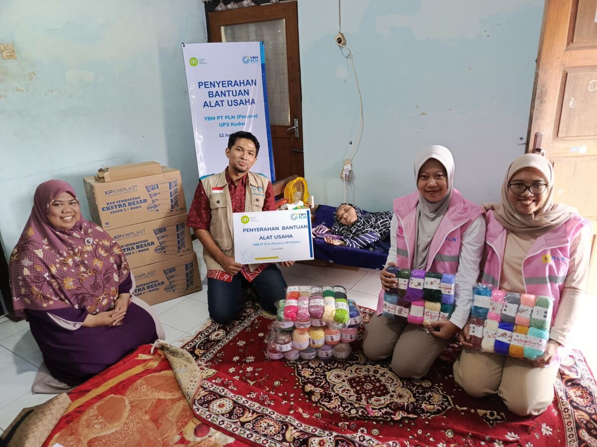 YBM PLN UP3 Kudus dan IZI Berdayakan Masyarakat, Salurkan Alat Usaha untuk Penyandang Disabilitas