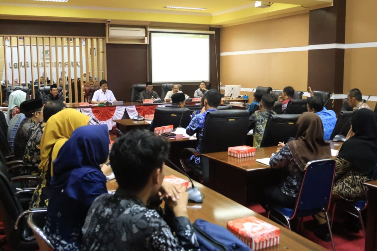 BAPEMPERDA DPRD Tanah Bumbu Bahas Revisi Perda BPD, Soroti Status Keanggotaan ASN
