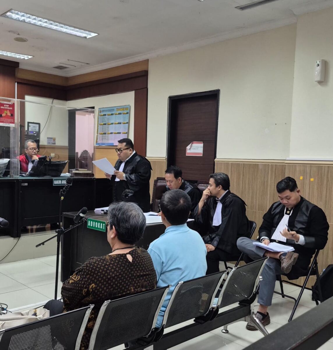 Dituntut 1 Tahun Penjara Karena Mendatangkan Soft Contact Lens Ilegal Dari China