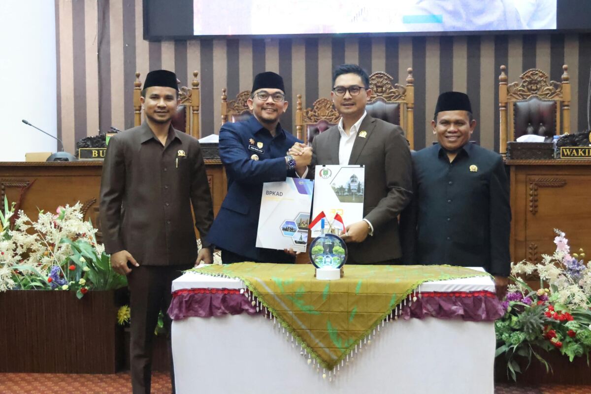 DPRD Tanah Bumbu Tandatangani Nota Kesepakatan KUA-PPAS 2027