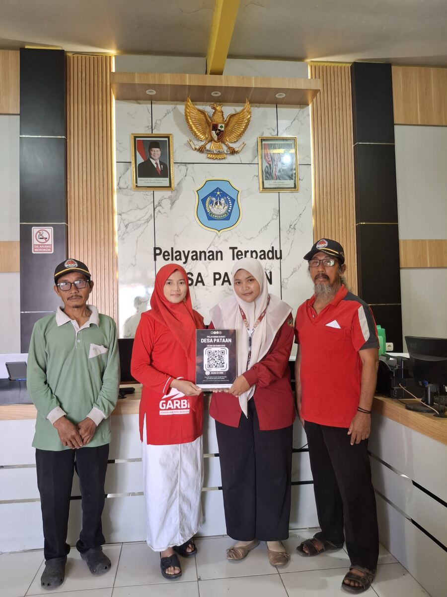 Mahasiswa KKN Universitas Billfath Lamongan Hadirkan Barcode Layanan Surat Digital untuk Desa Pataan