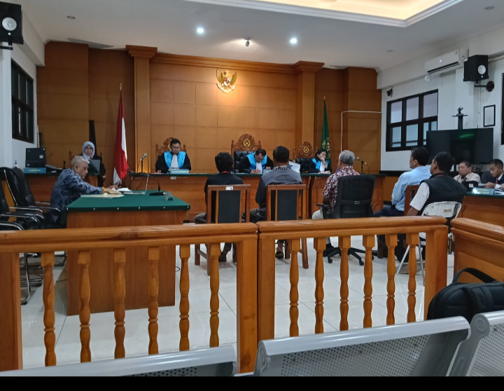 Warga Gugat Bupati soal Tower BTS di Tengah Permukiman Padat Penduduk