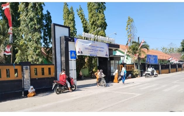 Dugaan Pungutan Rp700 Ribu di SMPN 1 Sukorame Lamongan, wali Murid Keluhkan Biaya Laptop TKA