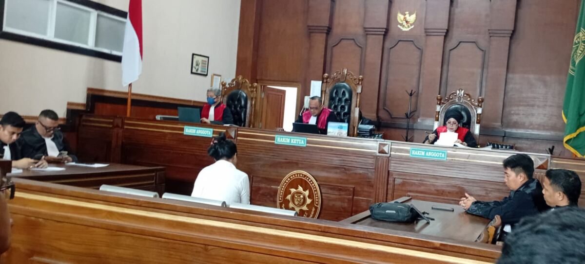 Hakim PN Jakut Hukum Sri Rahayu 6 Penjara Terbukti Tanpa Izin Angkut Batu Hitam