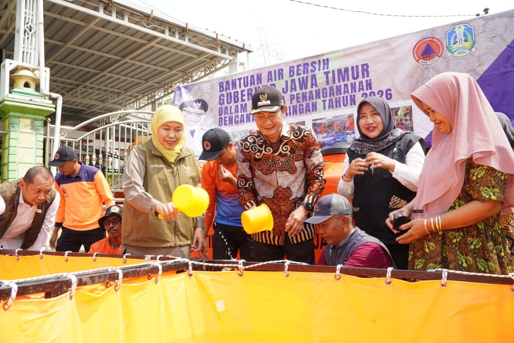 Lamongan Mencekik! Khofifah Gedor Mantup Bawa 15 Ribu Liter Air