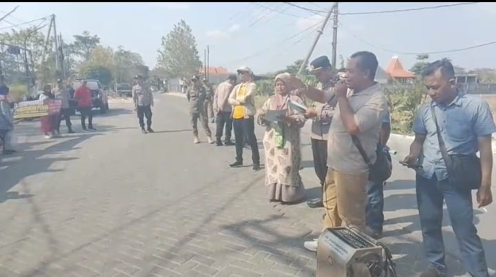 Krisis Air Menahun, Emak-Emak Lamongan Geruduk Pemasaran Tambora