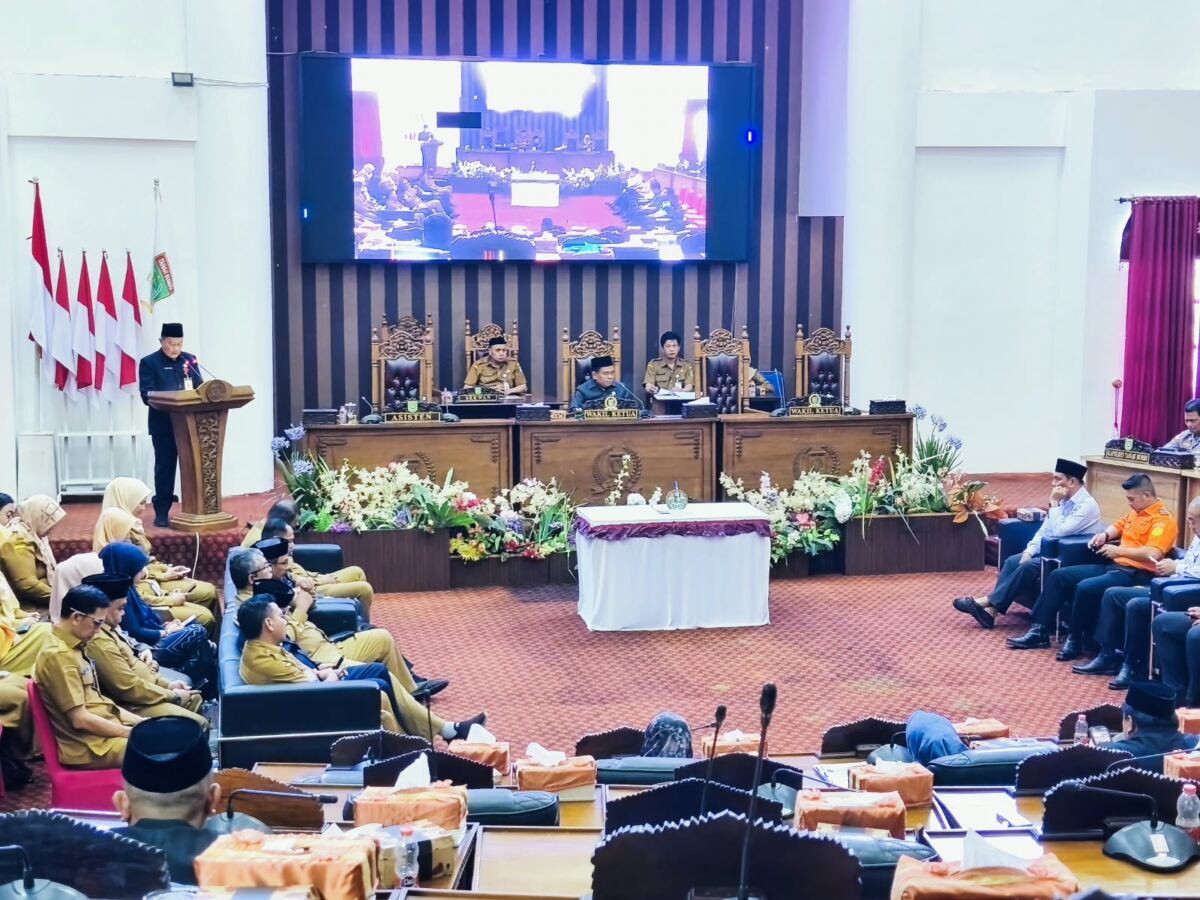 Bupati Sampaikan Pendapat atas Dua Raperda DPRD Tanah Bumbu