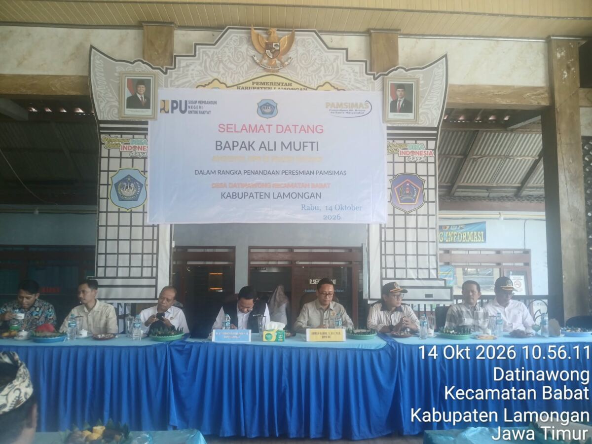 ANGGOTA DPR RI FRAKSI GOLKAR LABIB, SH., MH BERSAMA BUPATI YUHRONUR EFENDI RESMIKAN PAMSIMAS DI DESA DATINAWONG BABAT LAMONGAN