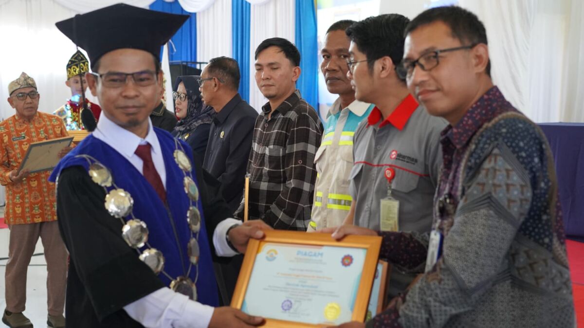 Wisuda XVIII Politeknik Kotabaru, 79 Lulusan Siap Bersaing