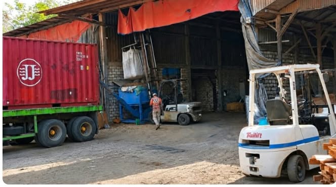 Diduga 50 Pekerja Pabrik Pengolahan Kayu di Sambeng Lamongan Belum Terdaftar BPJS Ketenagakerjaan, Disnaker dan BPJS Diminta Turun Tangan 